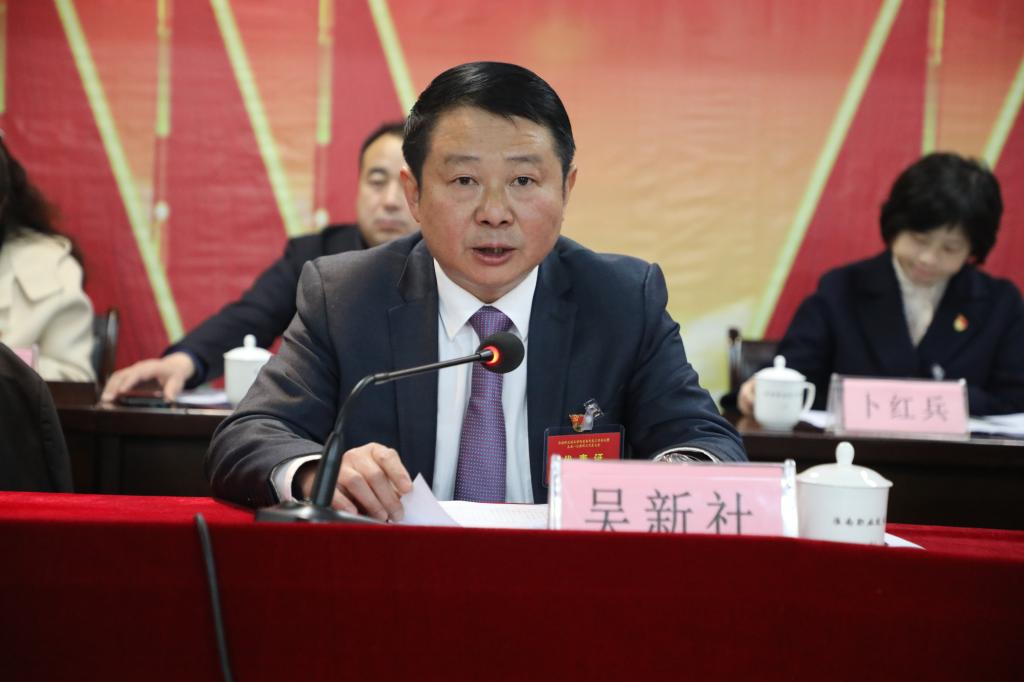 吴新社作学校工作报告